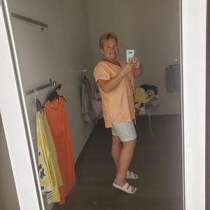 Meet your Posher, Leslie